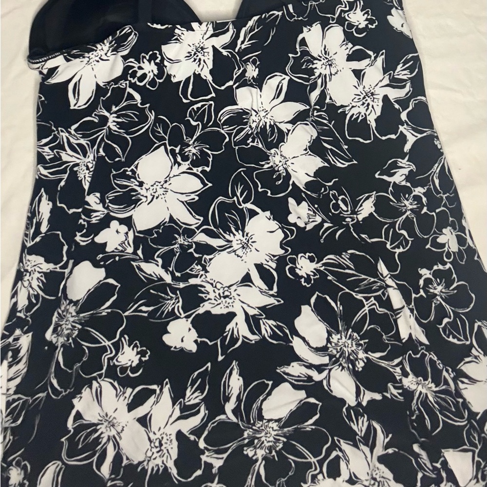 Floral Black and White Strappy swimwear - Picture 4 of 9